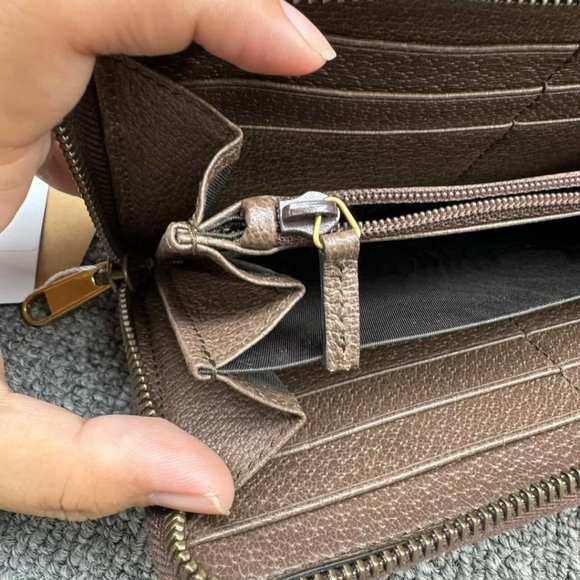 100% Authentic Gucci Leather Wallet - Picture 15 of 16